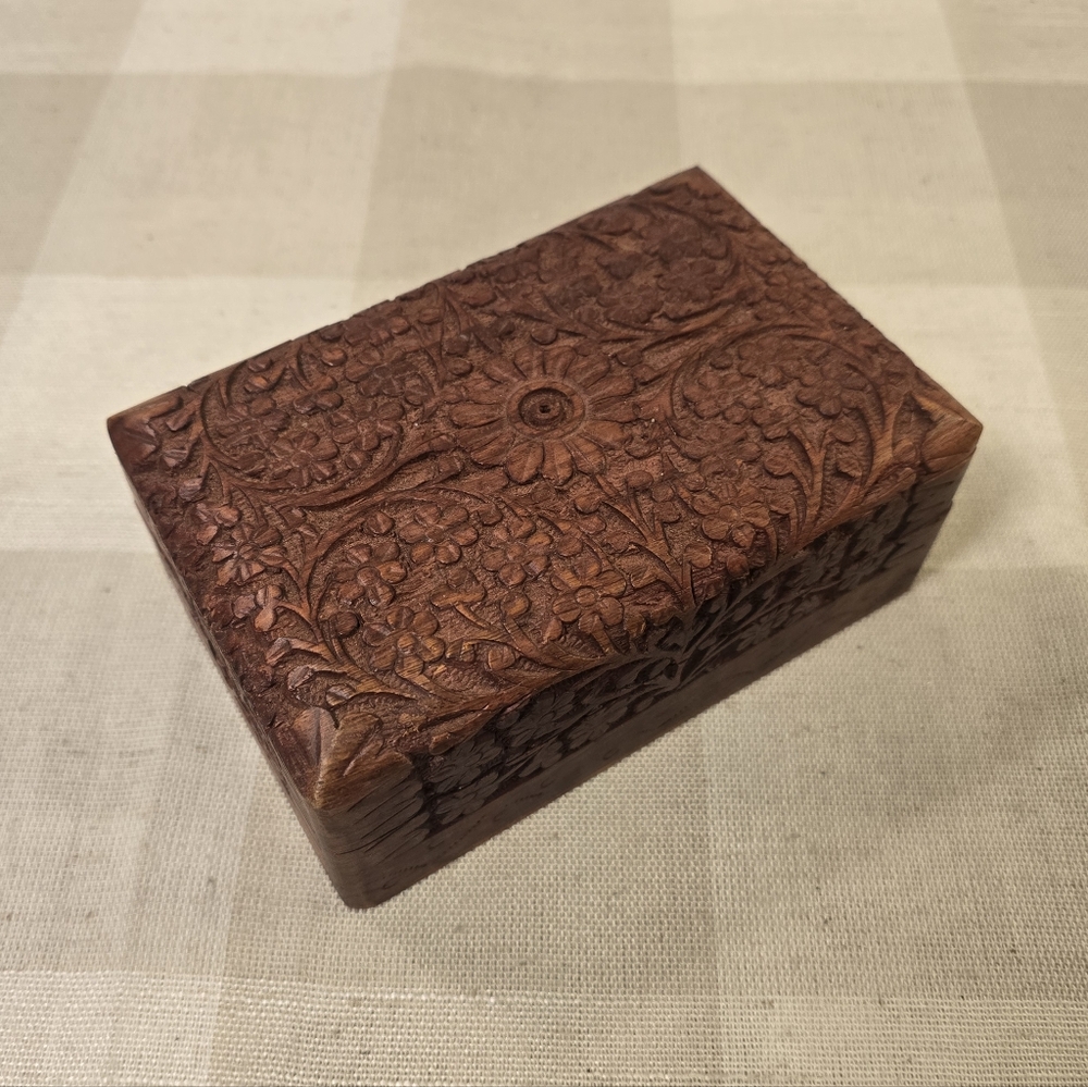 Indian Mughal Floral Design Hand Carved Solid Teak Wood Box 6 x 4